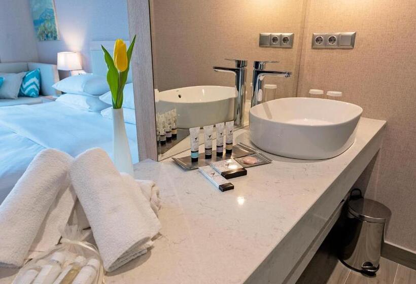 اتاق سوپریور خانوادگی, Poseidon Beach Resort   A New 5 Star Luxury Hotel   Hb Plus Spa & Wellness