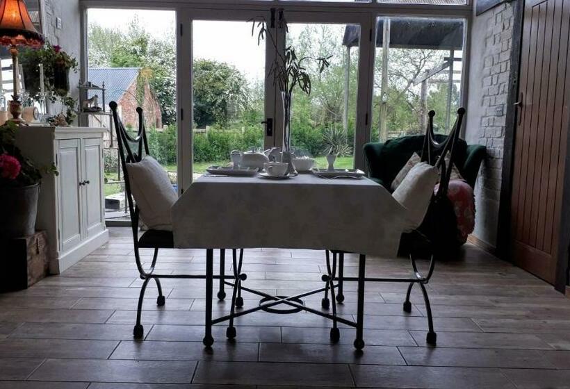 Семейный Номер, The Byre North End Farm