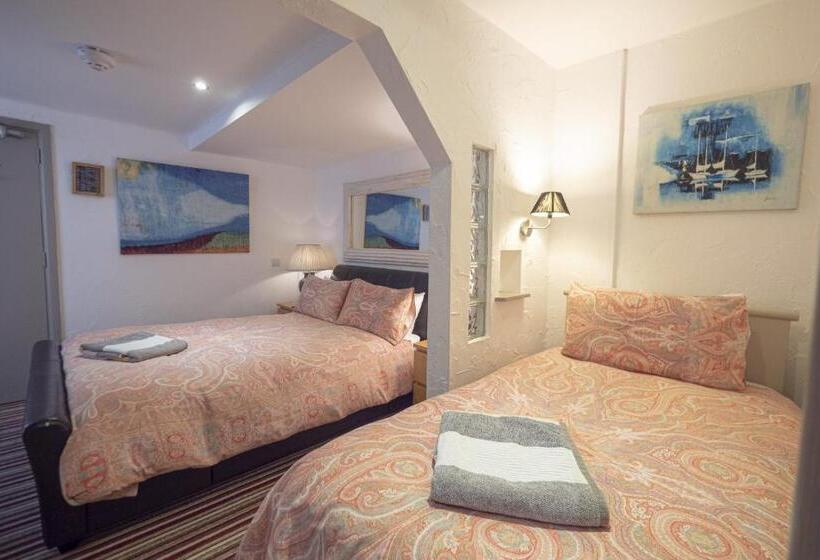 Трехместный Номер Deluxe, Cornerways Guest House