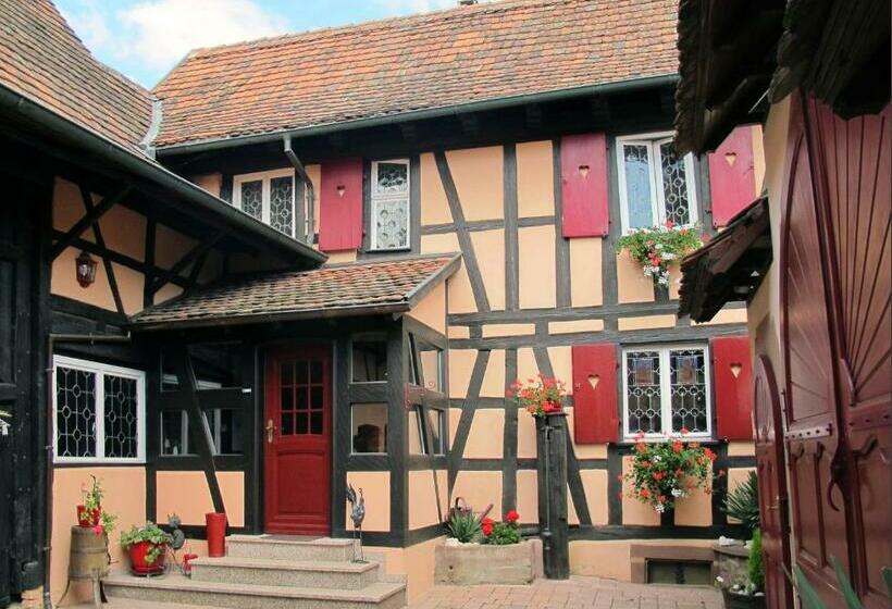 Номер Стандарт, La Cour Des Amis