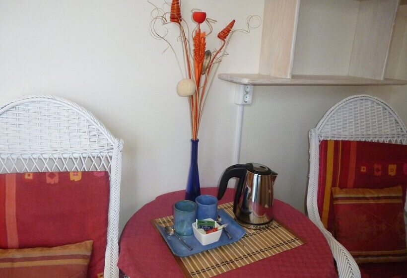 Студия Стандарт, Albergo Giardino