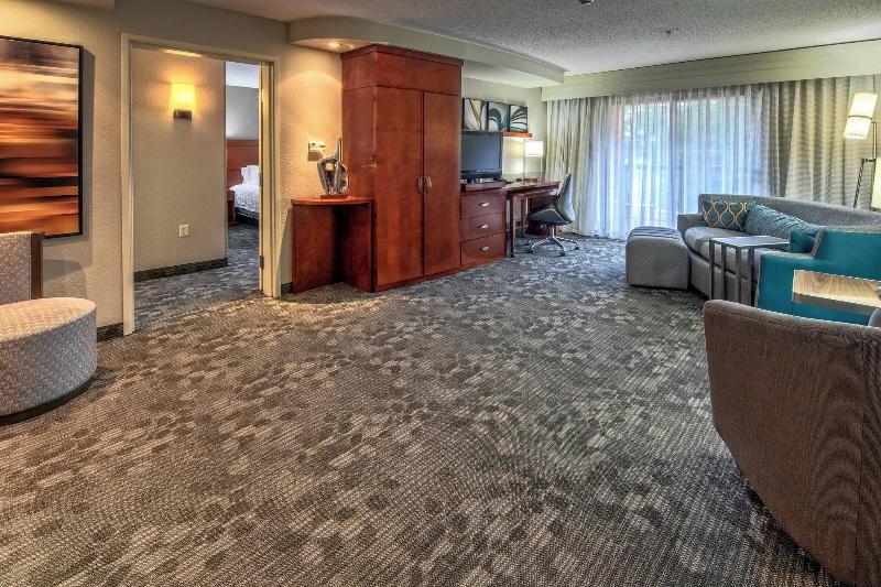 스위트 킹사이즈 침대, Courtyard By Marriott Troy