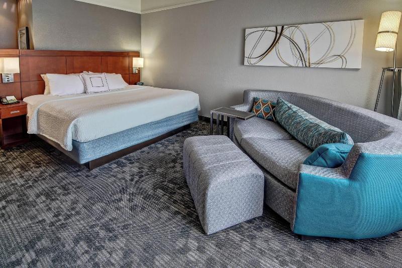 스탠다드 룸 킹사이즈 침대, Courtyard By Marriott Troy