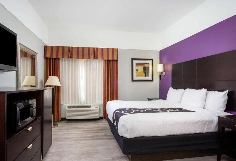 Номер Deluxe Кровать Кинг, La Quinta Inn & Suites By Wyndham Raymondville