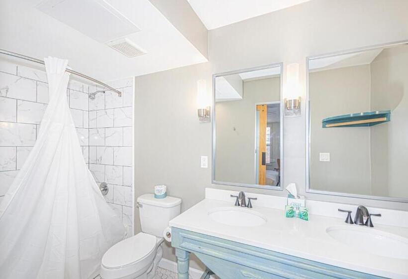 Люкс Deluxe Кровать Кинг, Seven Hills Suites