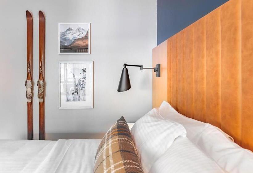 اتاق استاندارد چهارنفره با بالکن, The Incline Lodge