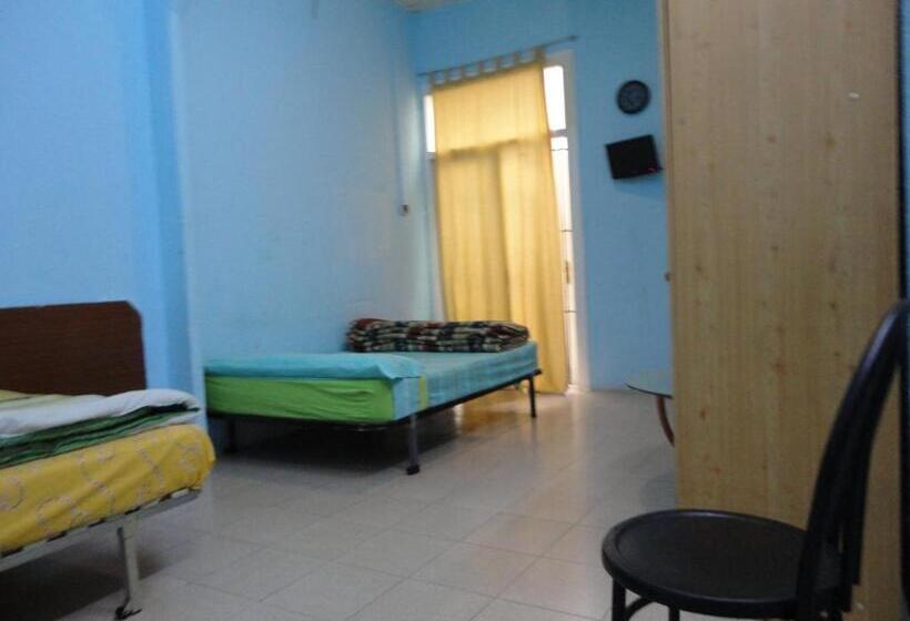 Трехместный Номер Стандарт Совместная Ванная, Central Station Hostel Barcelona