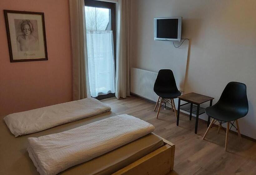 Номер Стандарт с Балконом, Dreimaederlhaus Pension
