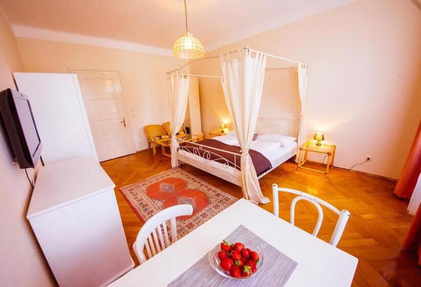استودیوی استاندارد, Carinthia Velden