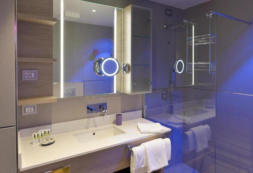 سوییت جونیور با چشم‌انداز دریاچه, Aktivhotel Santalucia