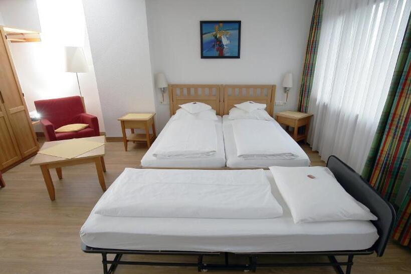 스탠다드 트리플 룸, Badhotel Restaurant Stauferland