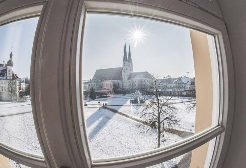 Номер Стандарт, Münchner Hof
