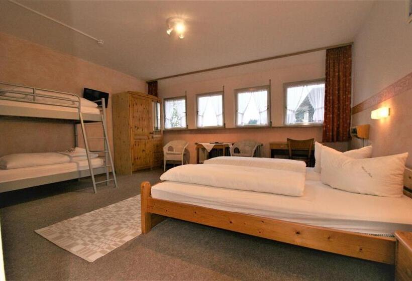Семейный Номер, Zur Traube Schwarzwaldhotel & Restaurant Am Titisee