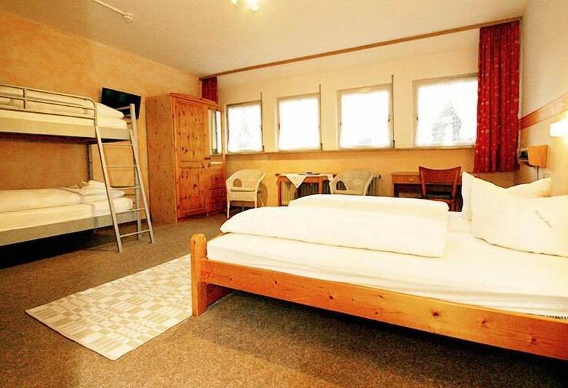 Семейный Номер, Zur Traube Schwarzwaldhotel & Restaurant Am Titisee
