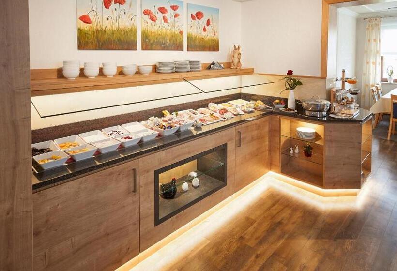 Номер Комфорт, & Ferienappartements Edelweiss