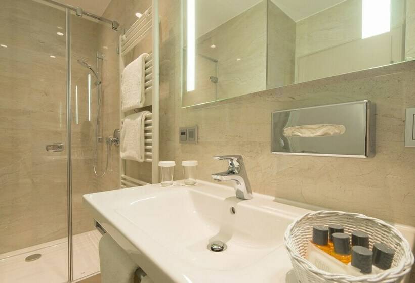 디럭스 룸, Parkhotel Güldene Berge