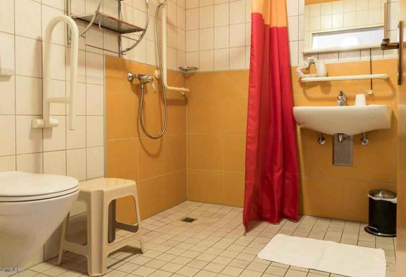 Семейный Номер Вид на Сад, Landhotel Baumwipfel