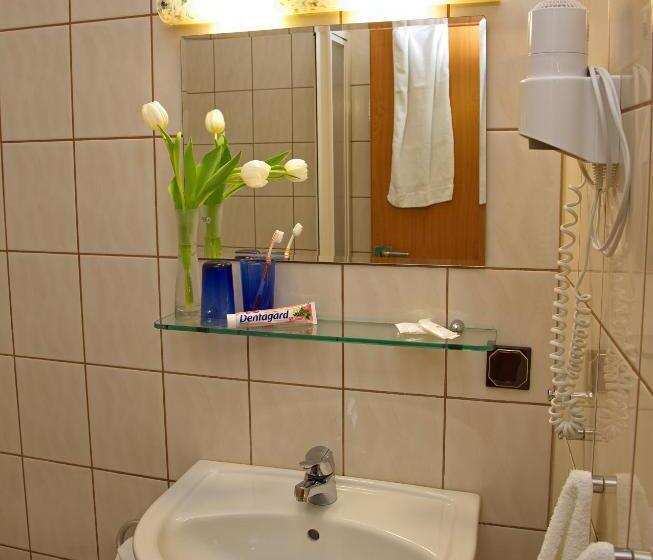 Четырехместный Номер Классик, Stadtcafé Hotel Garni