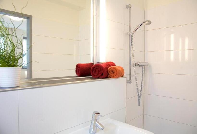 Номер Стандарт, Hostel Köln