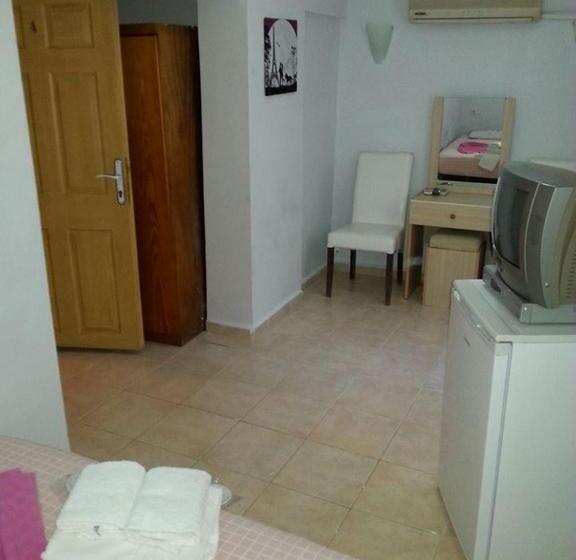 اتاق ساده سه‌ نفره, Yona Motel