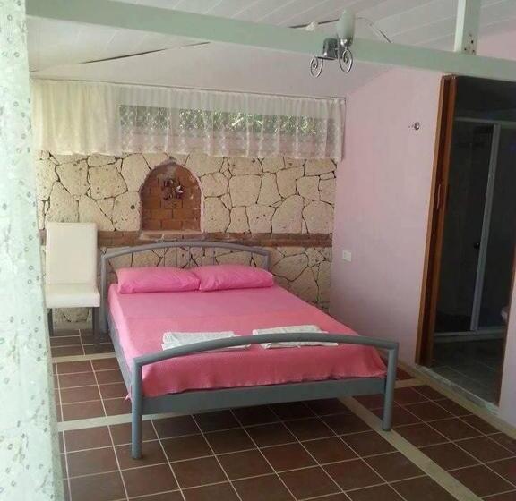 Triple Room Sea View, Yona Motel