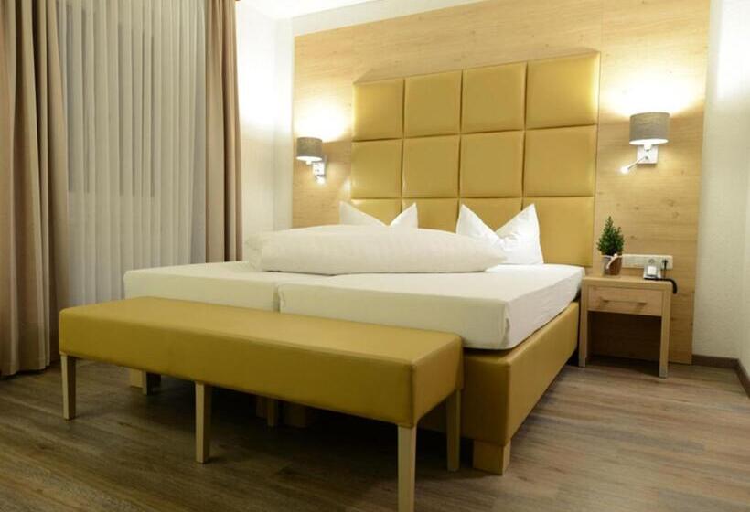 Номер Стандарт Трехместный, Land Gut Hotel Zum Löwen Garni