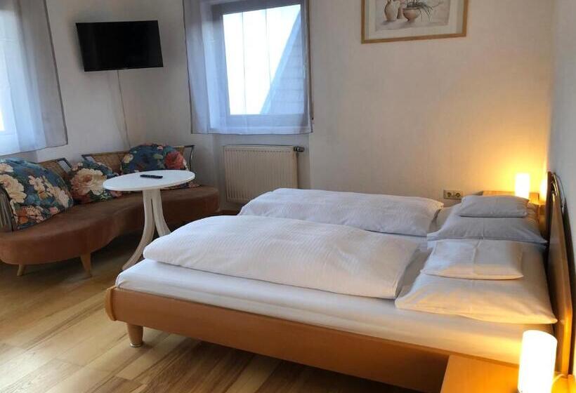 Апартаменты 3 Спальни, Landhotel Gasthof Zur Krone