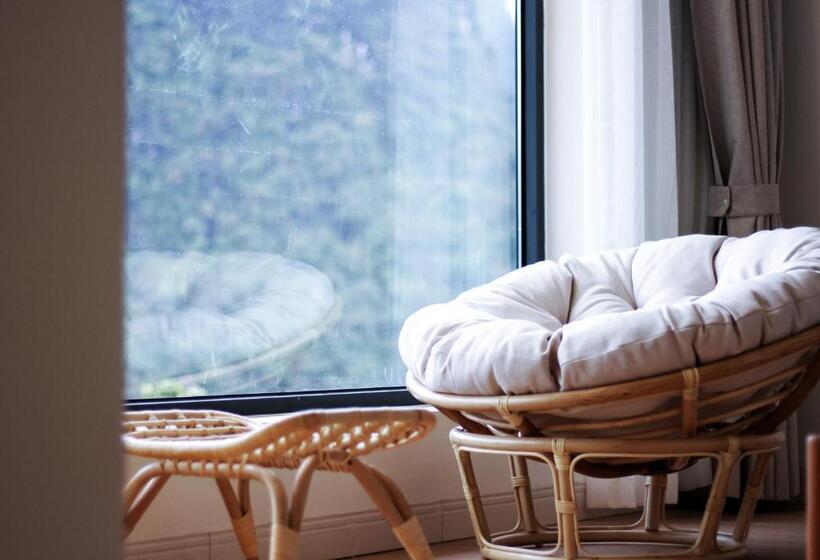 Номер Стандарт с Балконом, Riverside Retreat