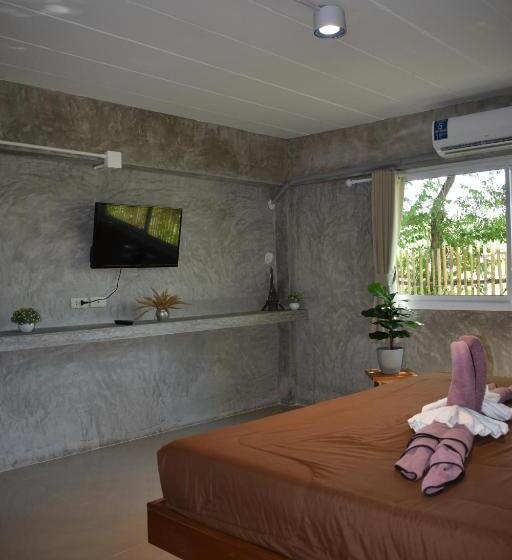 Номер Deluxe, The Zohan Resort & Travel Agency
