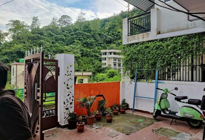 اتاق لوکس با تخت بزرگ, Space House Hostel