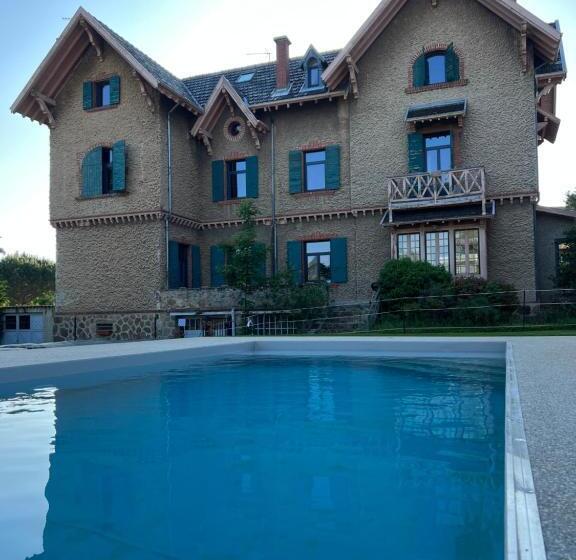 Четырехместный Номер Стандарт Вид на Сад, O Cottage Suite Familiale