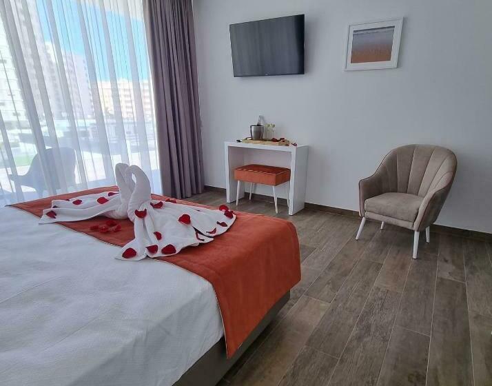 اتاق استاندارد با چشم‌انداز استخر, Algarpapa Rooms