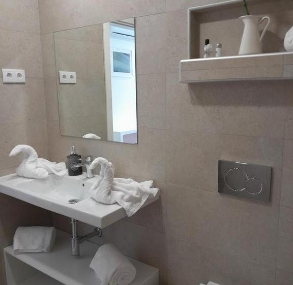 اتاق استاندارد سه تخته با چشم‌انداز استخر, Algarpapa Rooms