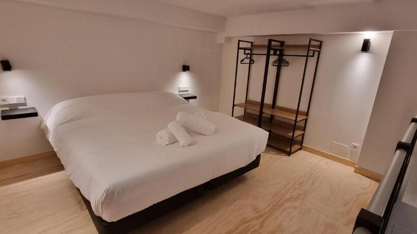 スタンダードスタジオ, Kabialde Apartamentuak