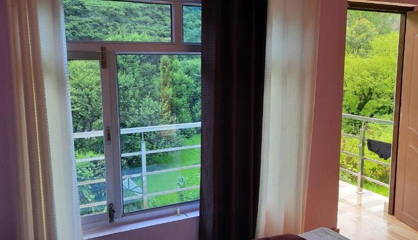 标准间带阳台, Aashirwad