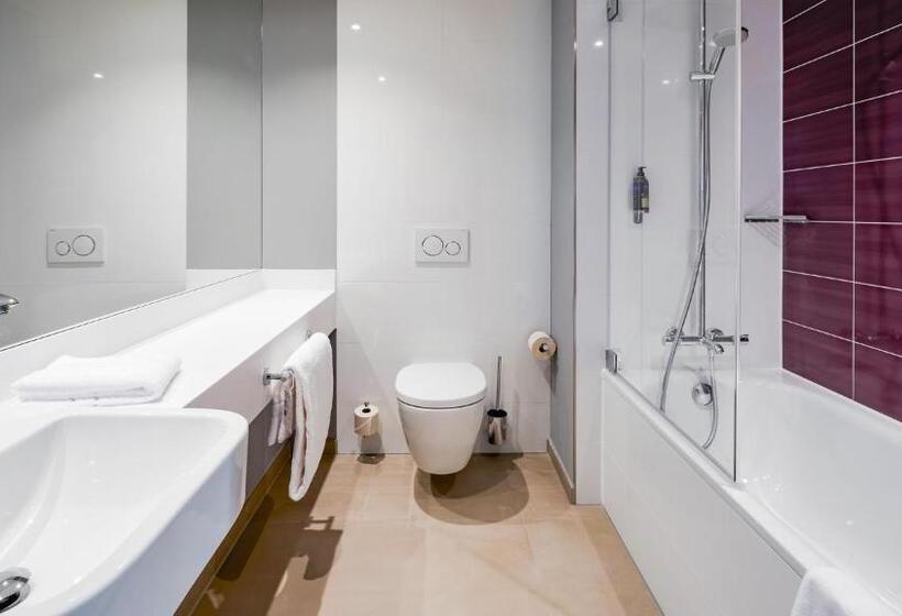 Номер Стандарт Трехместный, Premier Inn Nürnberg City Opernhaus