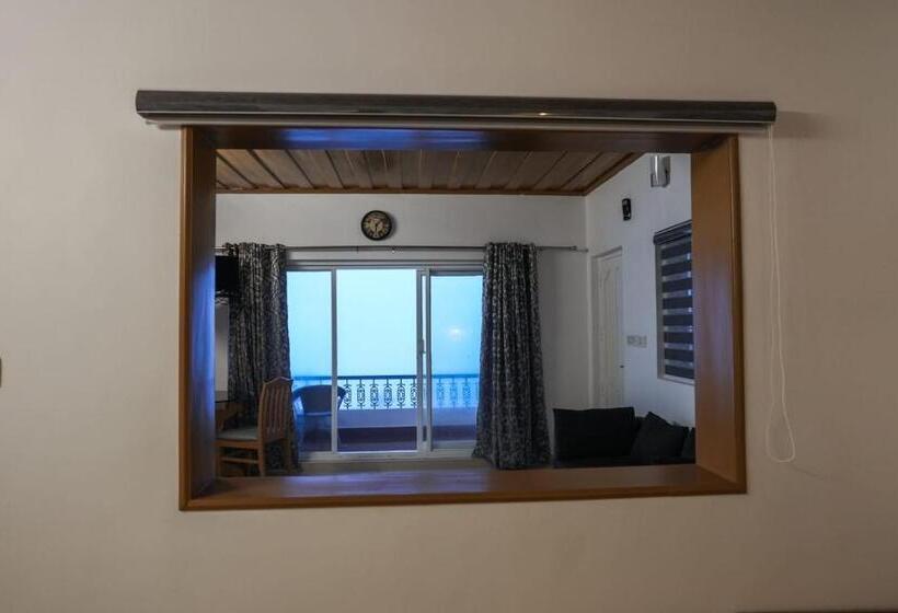 اتاق خانوادگی با چشم‌انداز کوه, The Nirvana Resort Munnar