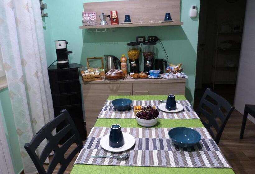 침실 3개 아파트, Home Sweet Home
