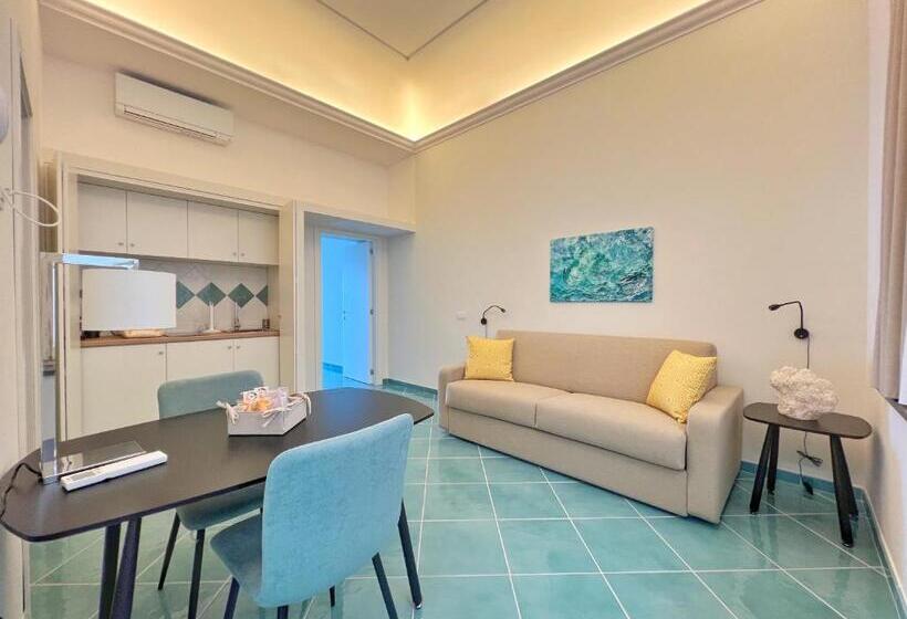 اتاق لوکس با چشم‌انداز دریا, Casa Adelaide