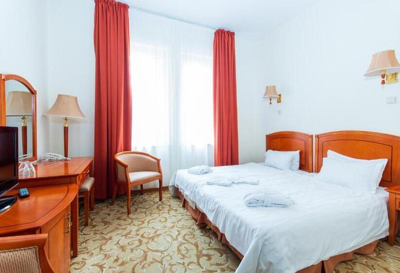 Номер Стандарт Трехместный, Bellevue Esztergom
