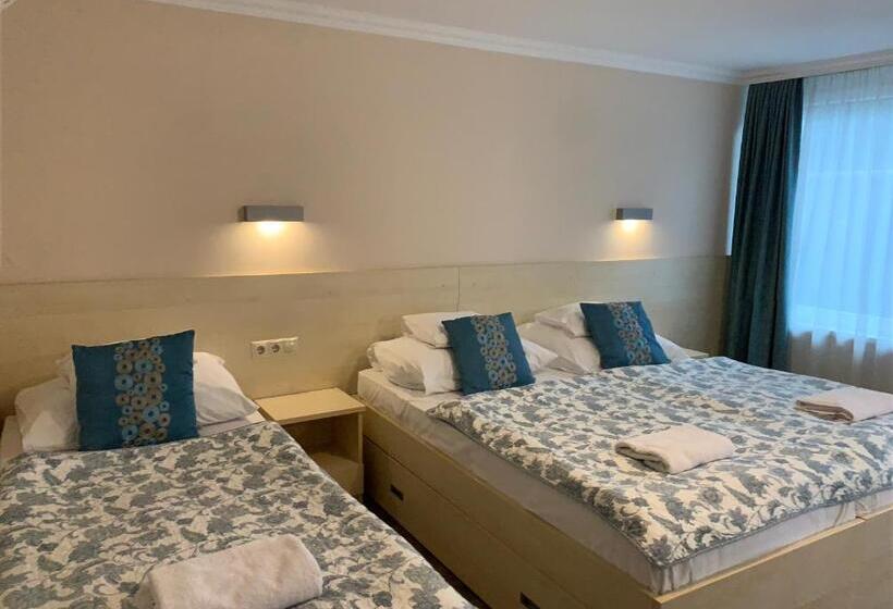 اتاق ساده سه‌ نفره, Nimród Hotel és ètterem