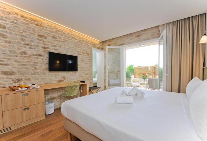 Standard Triple Room with Terrace, Les Grenettes