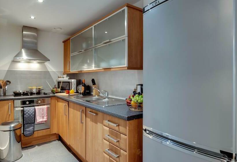 Апартаменты 2 Спальни, Base Serviced Apartments   Cumberland Apartments