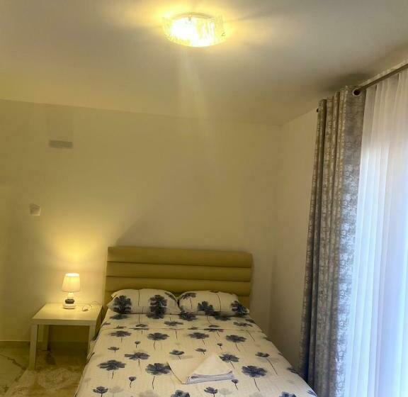 اتاق استاندارد یک نفره, Apartmani Orlović Bar