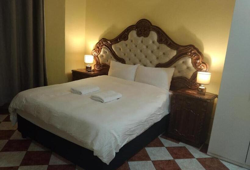 标准三人间, Jacmo Guest House