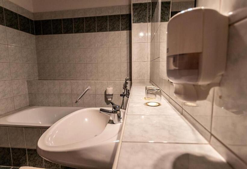 آپارتمان 1 خوابه, Il Gallo Nero   Fekete Kakas étterem és Panzió