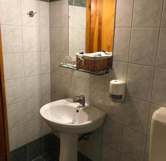 اتاق استاندارد سه نفره, Il Gallo Nero   Fekete Kakas étterem és Panzió