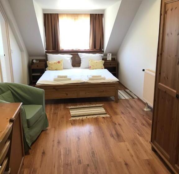 اتاق لوکس با تخت بزرگ, Il Gallo Nero   Fekete Kakas étterem és Panzió