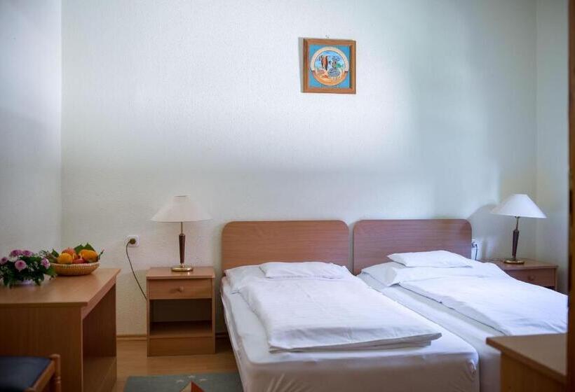Номер Стандарт Трехместный, Wellness Hotel Szindbád