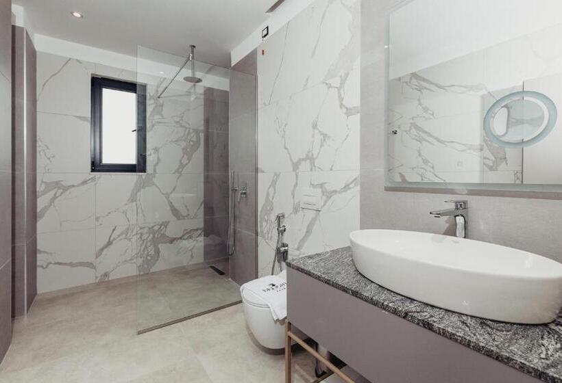 Полулюкс, Delight Hotel & Spa